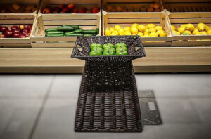 kwadratowy kosz na owoce i warzywa do sklepu